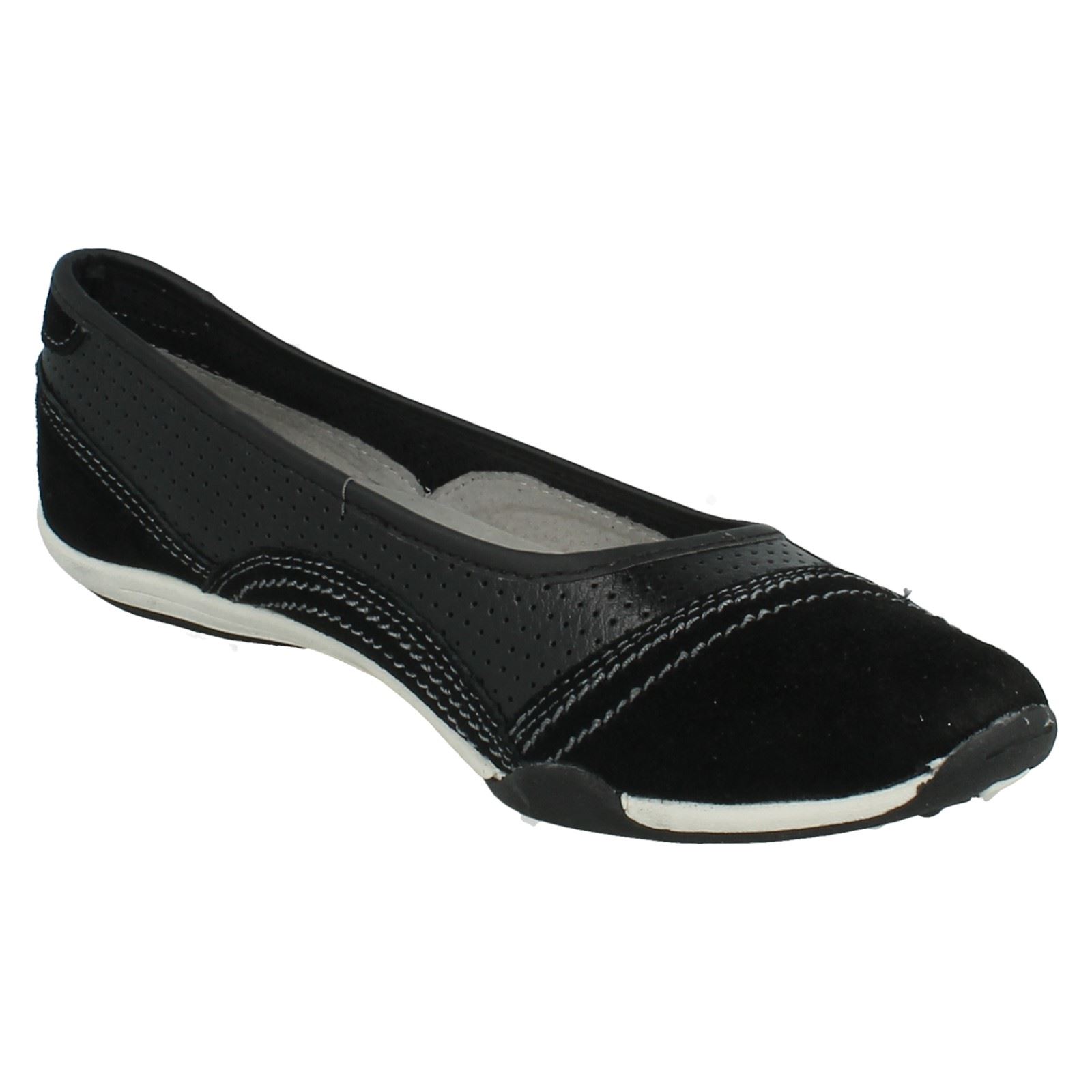 Black and white pump shoes clearance